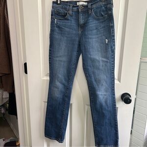 GUC Levi’s 505 straight size 4 . Love the stitching on the back pockets. Unique